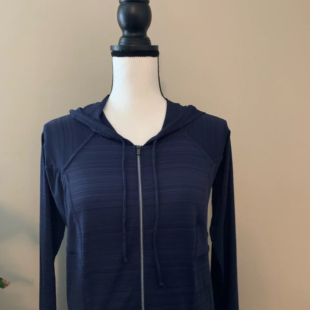 D O N A T E D 
Athleta Navy Blue Hoodie 3/4 zip side pocket size medium EUC B62 - Picture 2 of 6